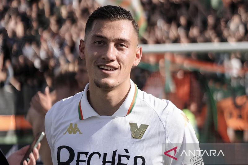 Jay Idzes Tampil Menjanjikan Saat Venezia Kalah Telak dari Milan