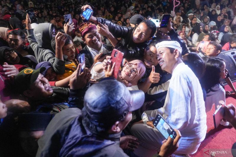 Dedi Mulyadi Terus Dekat dengan Warga Meski Unggul di Survei