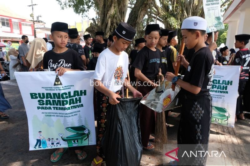 Santri Temanggung Gelar Aksi Bersih Lingkungan Menyambut Maulid Nabi