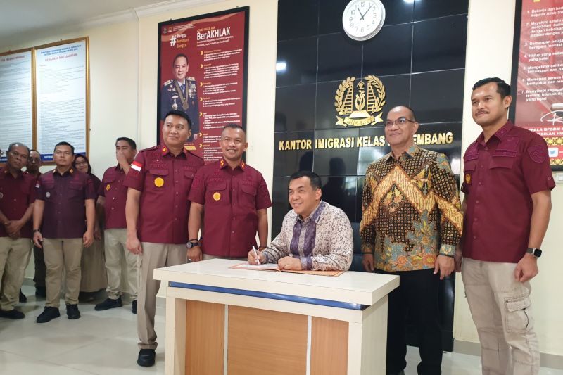 Dirjen Imigrasi Tinjau Layanan Paspor Akhir Pekan di Palembang