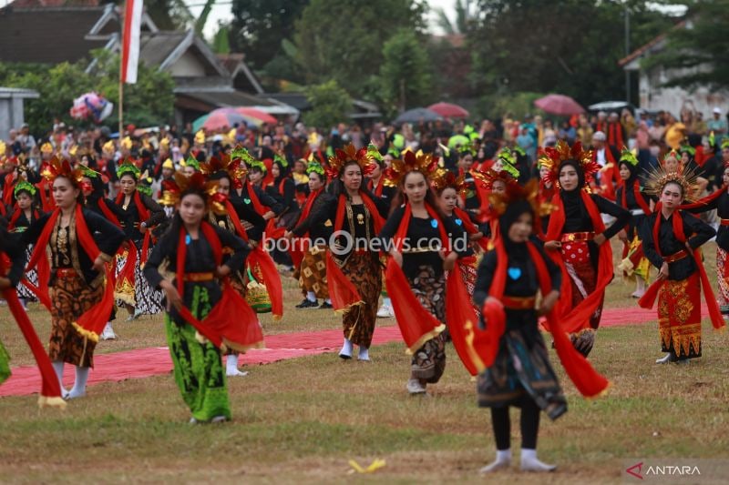 Atraksi Tari Kolosal Warga Yosomulyo, Rayakan Kerukunan Budaya