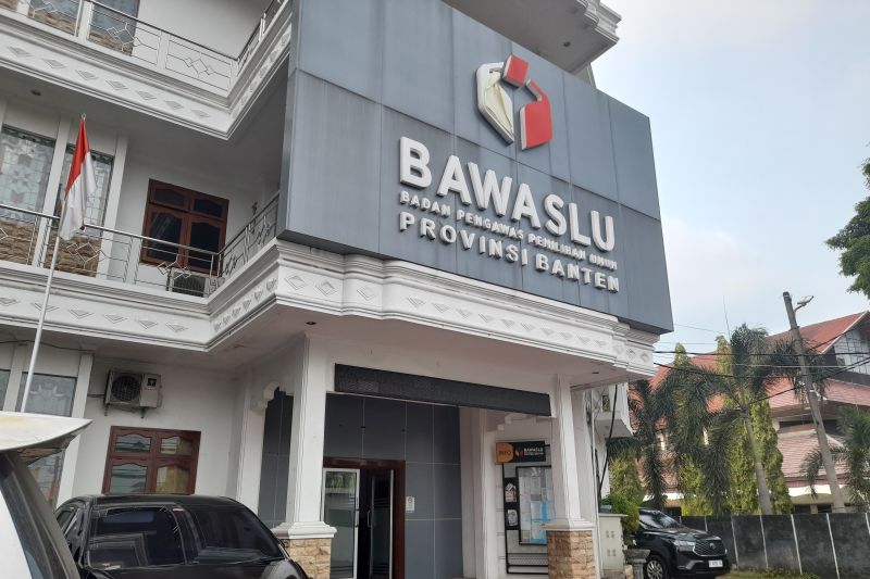 Kantor Bawaslu Banten di Kota Serang, Minggu (15/9/2024). ANTARA/Desi Purnama Sari