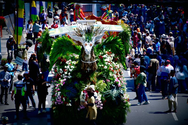 Pawai Kendaraan Hias Bandung Tunjukkan Kreativitas dan Budaya