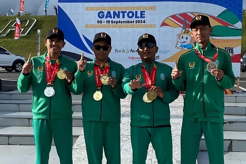 Para atlet gantole dari Jawa Timur yang sementara ini meraih empat medali emas, dua perak, dan satu perunggu pada Pekan Olahraga Nasional (PON) XXI Aceh-Sumatra Utara 2024. (ANTARA/HO-Dok Official Kontingen Jatim)