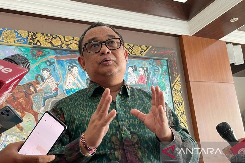 Arsip foto - Koordinator Staf Khusus Presiden Ari Dwipayana memberikan keterangan kepada wartawan di Gedung Kementerian Sekretariat Negara, Jakarta, Rabu (31/1/2024). (ANTARA/Yashinta Difa Pramudyani/am.)