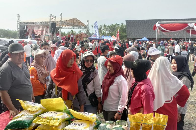Suasana gerakan pangan murah yang digelar pemkab Lampung Selatan di Kecamatan Kalianda. ANTARA/Riadi Gunawan