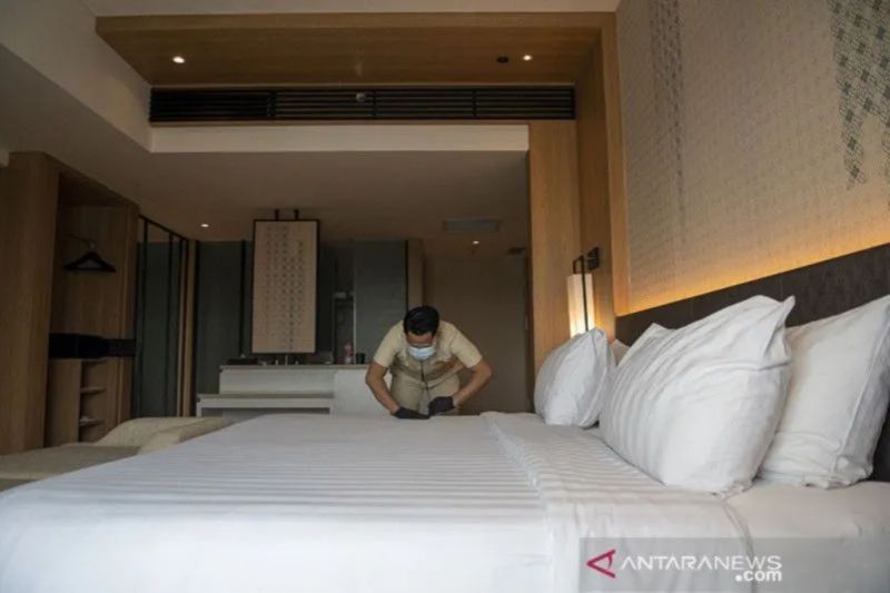 Ilustrasi karyawan merapikan kamar di suatu hotel. ANTARA FOTO/Nova Wahyudi