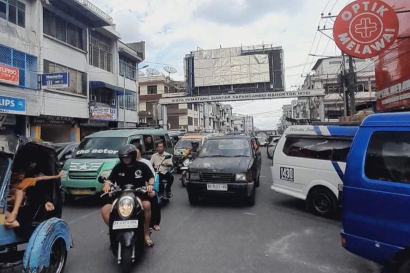 Suasana di Jalan Sutomo, Pematang Siantar, Sumatera Utara, diambil gambarnya pada Minggu 15 September 2024. (ANTARA/Jafar M Sidik)