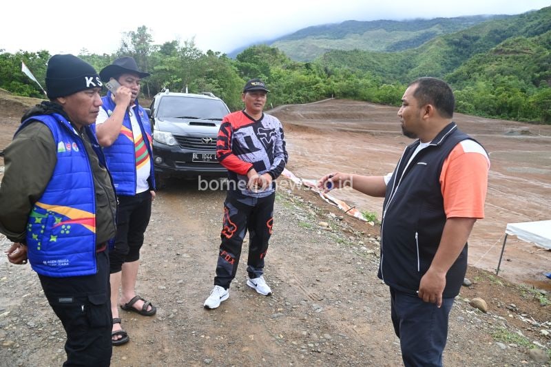 Pertandingan Paralayang Tandem XC Dihentikan karena Cuaca Buruk