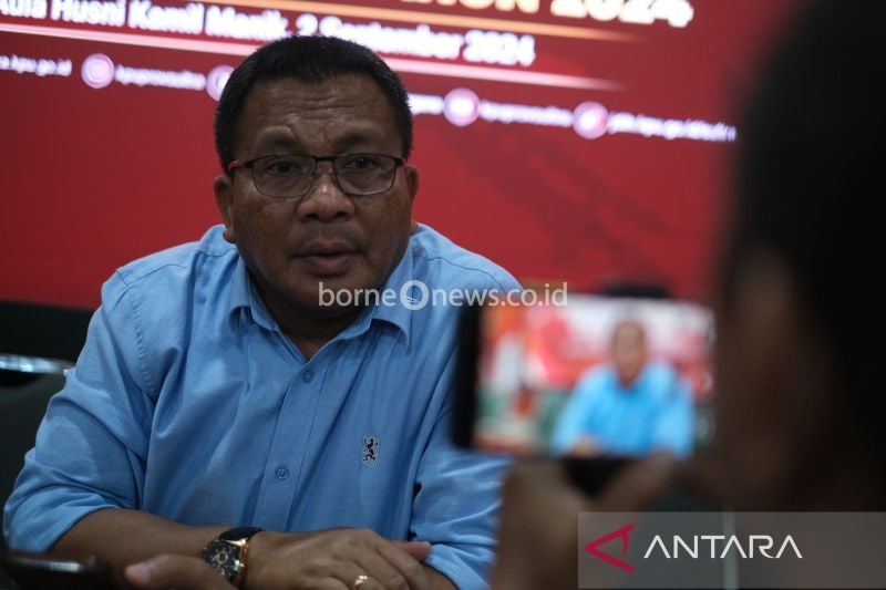 Ketua KPU Sultra Asril di Kendari, Selasa (17/9/2024). (ANTARA/Azis Senong)