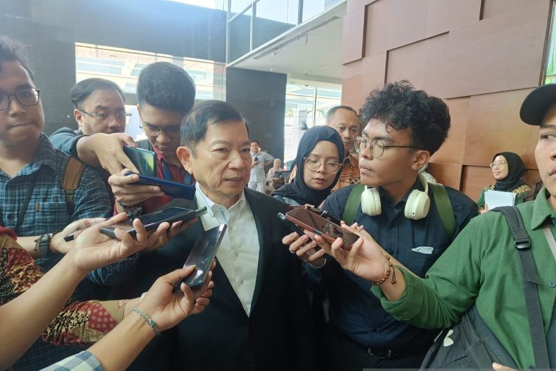 Menteri Perencanaan Pembangunan Nasional (PPN)/Kepala Badan Perencanaan Pembangunan Nasional (Bappenas) Suharso Monoarfa saat sesi doorstop di Menara Bappenas, Jakarta, Selasa (17/09/2024). ANTARA/ Muhammad Heriyanto