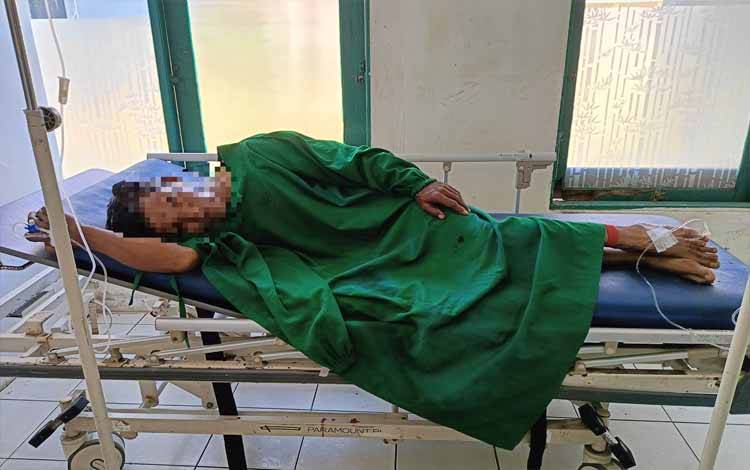 Karyawan Panen Bacok Asisten Kebun di Desa Janah Jari