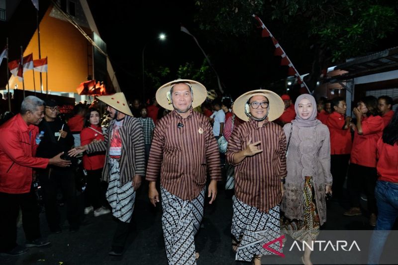 Teguh Prakosa-Bambang 'Gage' Nugroho berangkat mendaftar ke KPU Boyolali, Jawa Tengah, beberapa waktu lalu. ANTARA/Aris Wasita