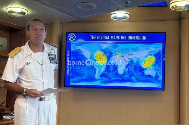 Wakil Kepala Staf Angkatan Laut Italia Laksamana Giuseppe Berutti Bergotto berbicara dalam konferensi pers di Jakarta, Selasa (17/9/2024), saat Satuan Gugus Tempur Angkatan Laut Italia berkunjung ke Indonesia pada 14-17 September 2024. (ANTARA/Cindy Frishanti)