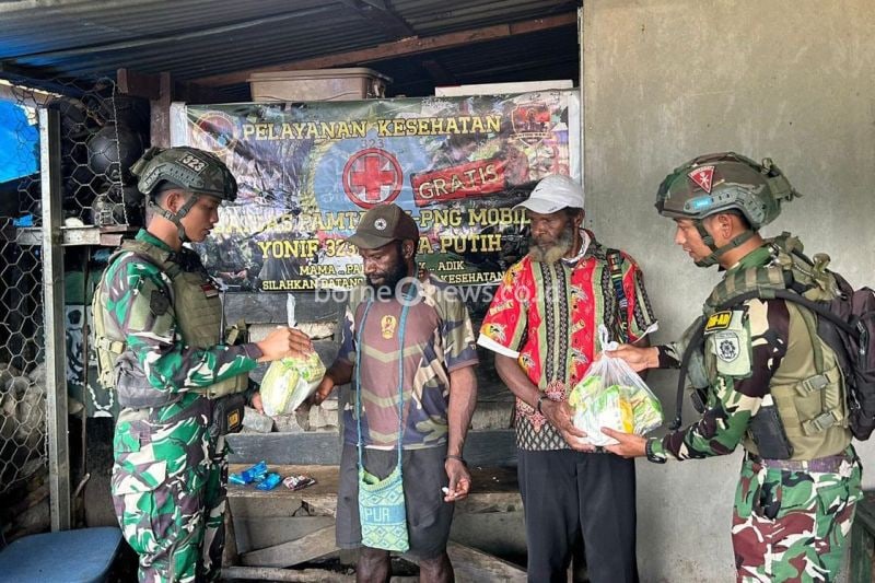 TNI Habema Salurkan Bantuan Bahan Pokok untuk Masyarakat Ilaga