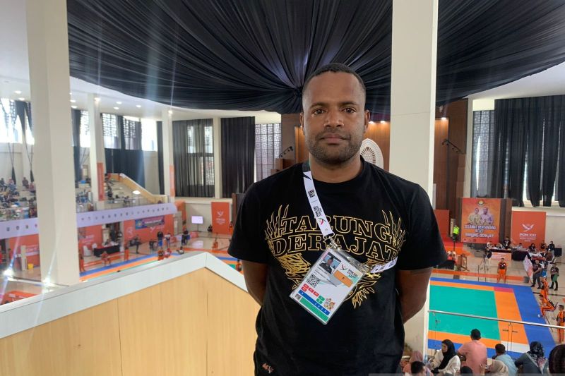 Robertus Asso menjadi satu-satunya atlet Papua yang berlaga di cabang tarung derajat PON XXI Aceh-Sumut 2024 di Bale Meuseuraya Aceh (BMA) Banda Aceh.ANTARA/Mario Sofia Nasution