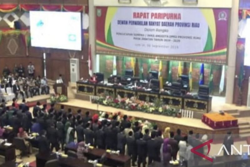 Prosesi Pelantikan Anggota DPRD Riau dua pelantikan lalu yang mana 6 di antaranya akan maju pada Pilkada 2024 di sejumlah kabupaten/kota.ANTARA/Diana Syafni