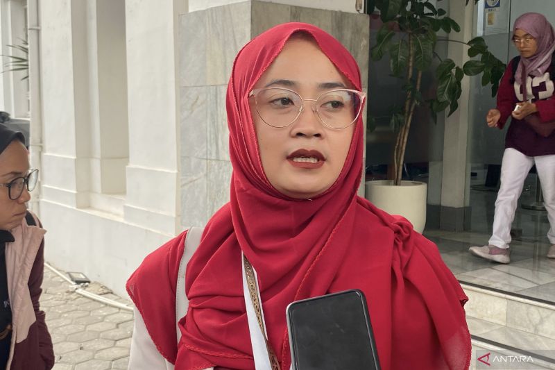 Ketua KPU Kota Bandung, Wenti Prihadianti saat memberikan keterangan di Kota Bandung, Jawa Barat, Selasa (17/9/2024). (ANTARA/Rubby Jovan)