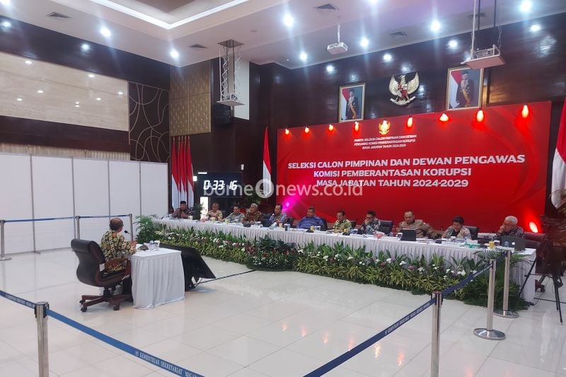 Suasana saat Pansel Calon Pimpinan dan Dewan Pengawas KPK Masa Jabatan 2024-2029 mewawancarai Auditor Utama Investigasi Badan Pemeriksa Keuangan (BPK) I Nyoman Wara di Gedung Serbaguna Kementerian Sekretariat Negara Jakarta, Selasa (17/9/2024). ANTARA/Andi Firdaus