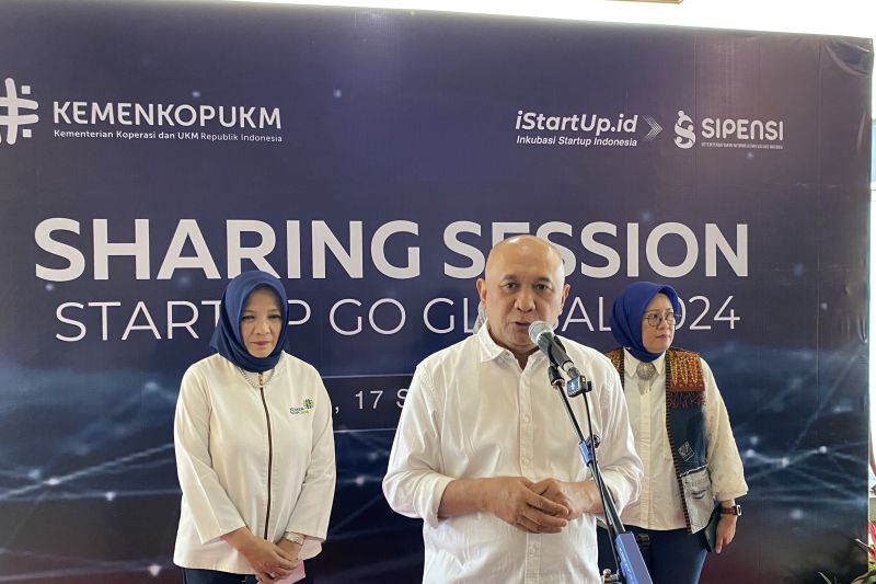 Minister of Co-operatives and Small and Medium Enterprises (SMEs) Teten Masduki in a press conference after the Startup Go Global Sharing Session in Jakarta on September 17, 2024. (ANTARA/Shofi).