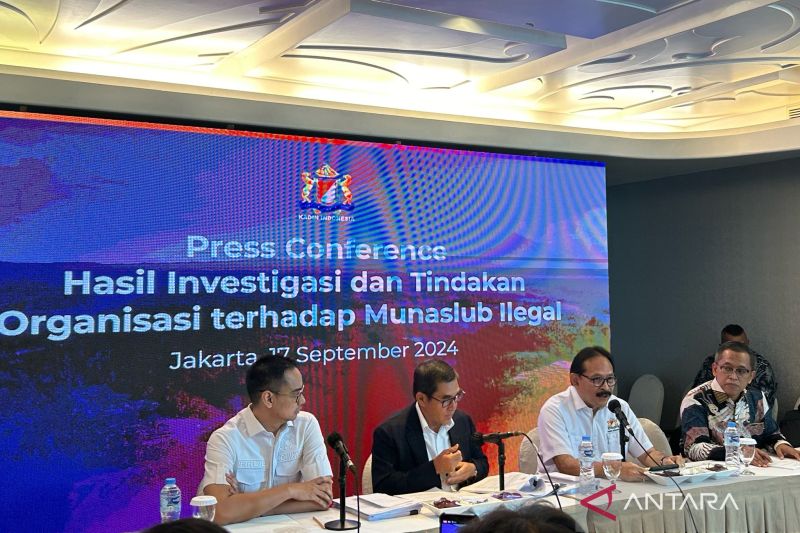Dewan Pengurus Kamar Dagang dan Industri (Kadin) Indonesia dalam jumpa pers Hasil Investigasi dan Tindakan Organisasi terhadap Munaslub Ilegal di Hotel JS Luwansa, Jakarta, Selasa (17/9/2024). (ANTARA/Maria Cicilia Galuh)