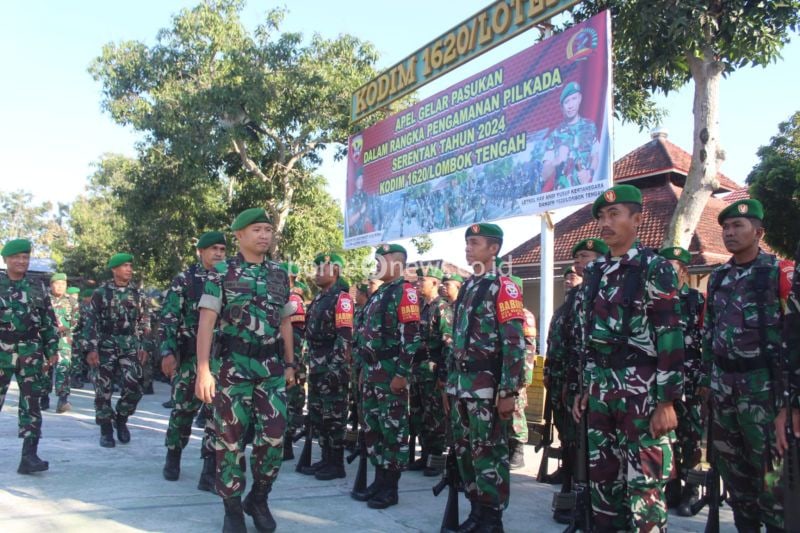 Prajurit TNI Kodim 1620 Lombok Tengah, Provinsi NTB saat apel gabungan dalam rangka persiapan pengamanan Pilkada 2024, Selasa (17/09/2024) (ANTARA/HO-Humas Kodim 1620 Lombok Tengah)