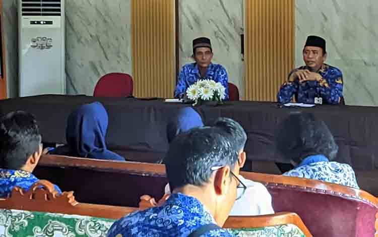 Kepala Disarpusataka Kapuas Lakukan Evaluasi Kinerja
