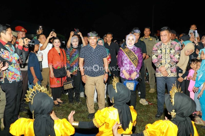 Bunda Literasi Kalimantan Utara Rahmawati Zainal di Sebatik, Nunukan, Selasa (17/9/2024) saat penutupan Festival Literasi 2024. (ANTARA/HO-DKISP Kaltara)