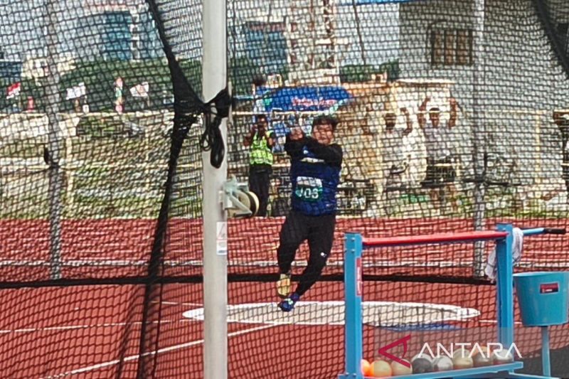 Salah seorang atlet sedang beraksi pada nomor lempar martil putra PON 2024 (ANTARA/Juraidi)