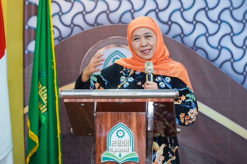 Khofifah Indar Parawansa saat Stadium Generale yang mengangkat tema Menuju kampus internasional: Inovasi Berkelanjutan, Prestasi Berkesinambungan, yang diadakan di Universitas Al Falah As Sunniyyah Kencong, Jember, Jawa Timur, Selasa (17/9/2024). (ANTARA/HO-Tim KIP)