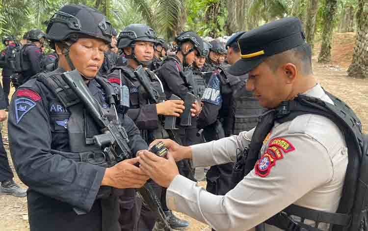 Polres Seruyan Lakukan Pengamanan Aksi Masyarakat di Area PT BJAP 3