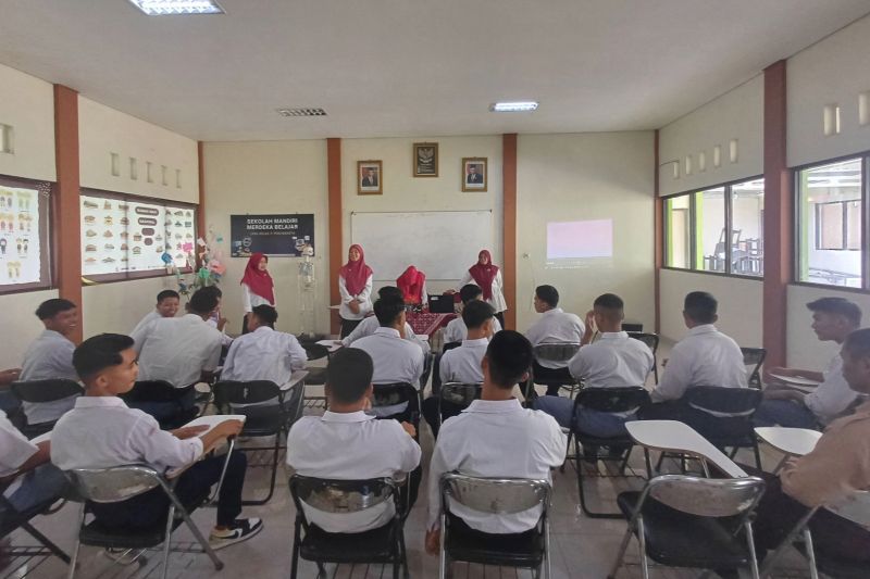 Para anak binaan di Lembaga Pembinaan Khusus Anak (LPKA) Kelas II A Yogyakarta saat mengikuti pendidikan formal (ANTARA/HO-Kemenkumham DIY)