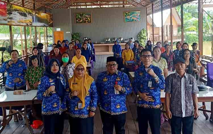 Pelatihan Anyaman Rotan Diikuti 30 Peserta dari Teweh Timur dan Gunung Purei