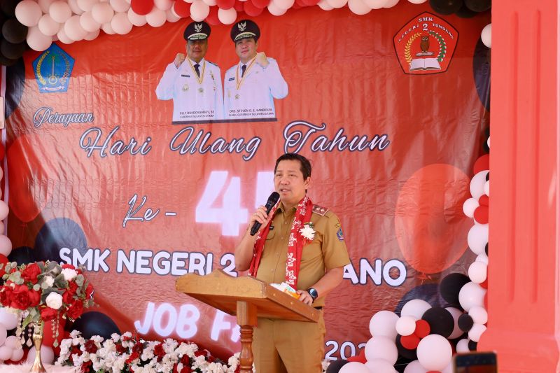 Wakil Gubernur Sulut, Steven Kandouw pada Dies Natalis dan bursa kerja SMKN 2 Tondano, Kabupaten Minahasa, Selasa (17/9/2024). ANTARA/HO-DKIPS