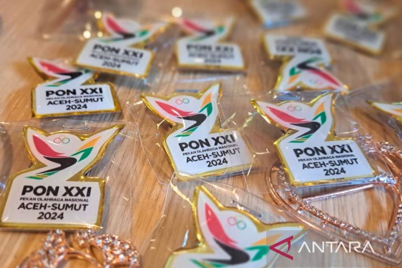 Pin akrilik PON XXI 2024 yang dijual pada pameran UMKM di Hotel Grand Mercure Medan, Sumatera Utara. (ANTARA/HO-PB PON XXI Sumut)