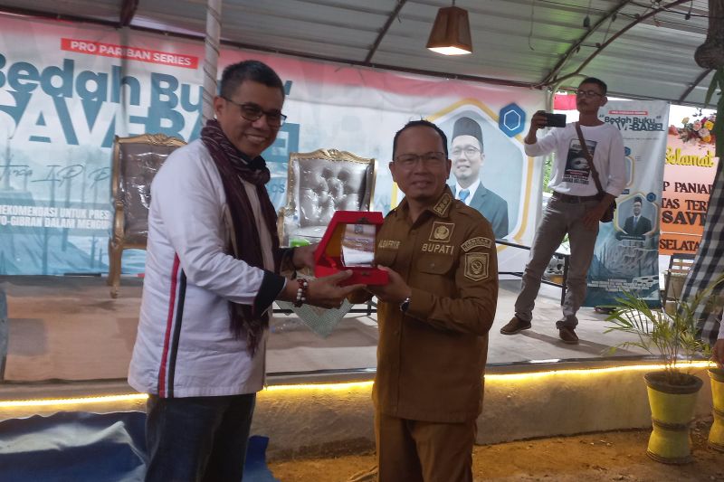 Bedah buku "Save Babel" mengupas berbagai persoalan pertimahan di Bangka Belitung, Selasa (17/9/2024) (ANTARA/Ahmadi)