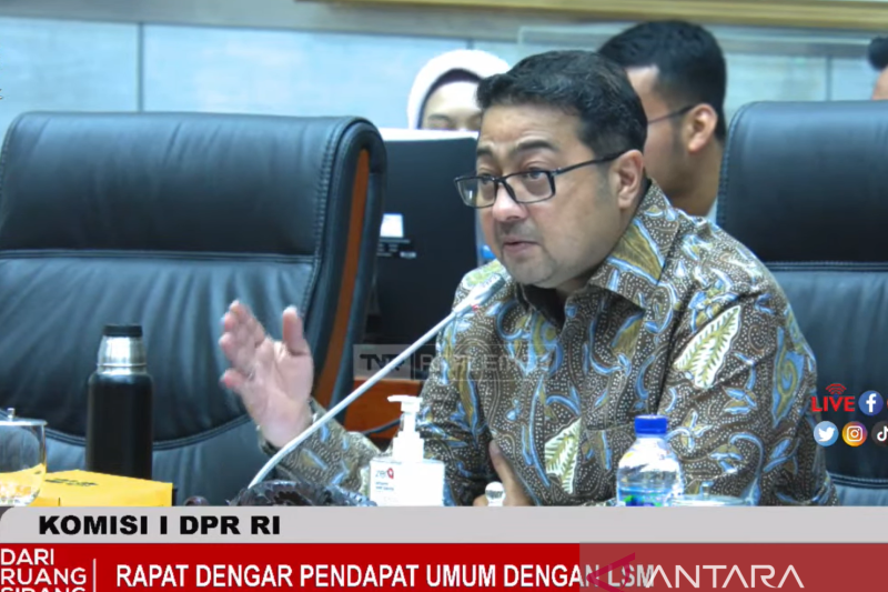 Tangkapan layar - Wakil Ketua Komisi I DPR Teuku Riefky Harsya dalam rapat dengar pendapat umum (RDPU) Komisi I DPR bersama sejumlah akademisi, pakar, maupun LSM di kompleks parlemen, Senayan, Jakarta, Senin (19/6/2023). (ANTARA/Melalusa Susthira K.)