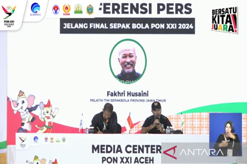 Tangkapan layar - Pelatih sepakbola putra PON Jawa Timur Fakhri Husaini (kanan) saat memberikan keterangan jelang pertandingan final PON XXI Aceh-Sumut melawan Jawa Barat, di Banda Aceh, Selasa (17/9/2024) (ANTARA/Rahmat Fajri)