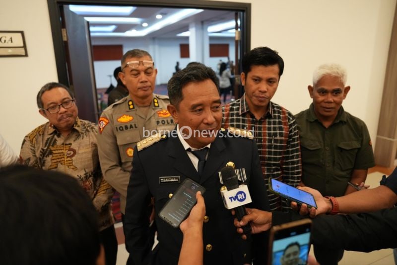 Penjabat Gubernur Sulbar Bahtiar Baharuddin ketika diwawancarai terkait rekrutmen calon anggota KPPS untuk Pilkada 2024, di Mamuju, Selasa (17/9/2024) ANTARA Foto/HO Humas Pemprov Sulbar