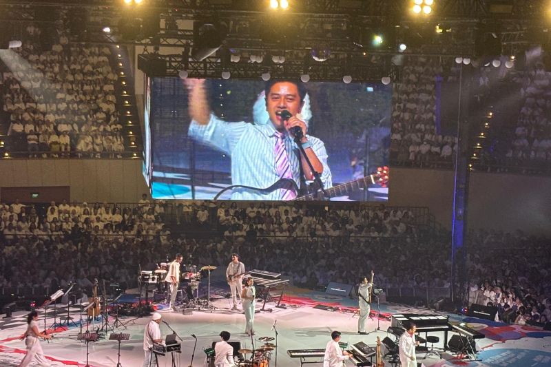 Kemeriahan Konser Kahitna di Jakarta dengan Penampilan HiVi, RAN, dan Maliq & D'Essentials