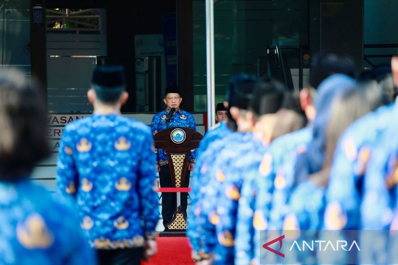 Mendagri Tito Karnavian saat memimpin upacara peringatan Hari Ulang Tahun (HUT) Ke-14 BNPP di Kantor BNPP, Jakarta, Rabu (18/9/2024). ANTARA/HO-Puspen Kemendagri