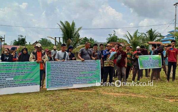Warga Desa Kenyala Tuntut Kades Mundur dari Jabatan