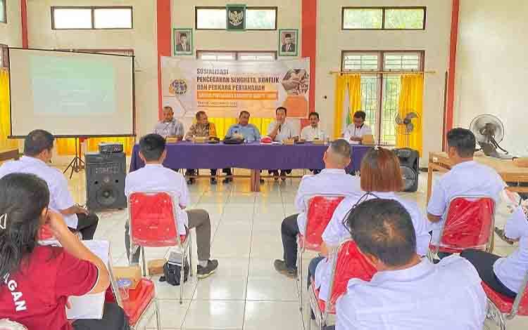 Asisten I Setda Barito Timur jadi Narasumber Sosialisasi Pencegahan Sengketa Lahan