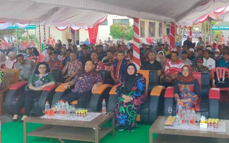 Bupati Kotawaringin Timur Halikinnor meresmikan klinik hewan, Kamis, 19 September 2024.