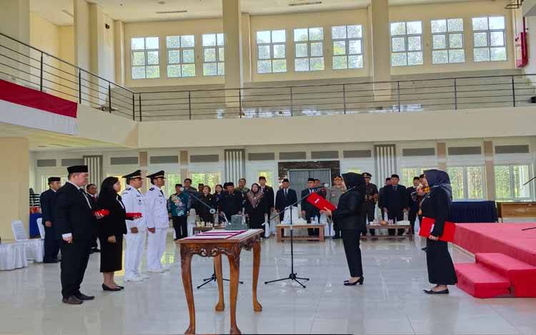 Pj Bupati Pulang Pisau Lantik 14 Pejabat Eselon III dan IV