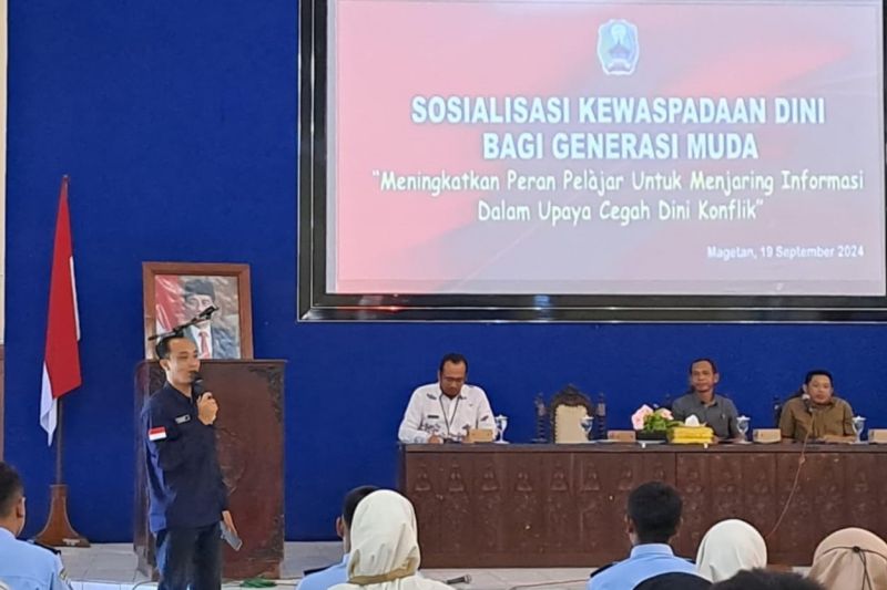Kegiatan sosialisasi tentang kewaspadaan dini bagi para generasi muda yang digelar Bakesbangpol Magetan di Gedung Korpri Magetan, Kamis (19/9/2024). ANTARA/HO-Diskominfo Kab Magetan