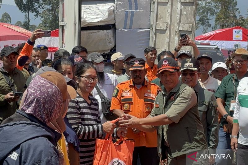 Kunjungan Kepala BNPB ke Lokasi Pengungsian Korban Gempa Bandung
