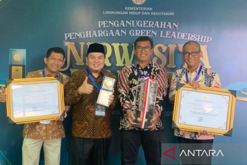 DPRD Kota Bogor menerima penghargaan anugerah Nirwasita Tantra dari Kementerian Lingkungan Hidup dan Kehutanan (KLHK). ANTARA/HO-DPRD Kota Bogor