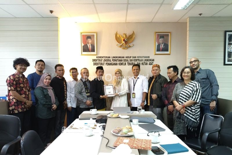 Direktur Perhutanan Sosial dan Kehutanan KLHK RI, Enik Eko Wati, saat menerima Masyarakat Hukum Adat Gampong Singgersing, Asisten I Bidang Pemerintahan Keistimewaan Aceh dan Kesejahteraan Rakyat Kota Subulussalam, Kepala Mukim Batu-Batu, Sekretaris Pusat Riset Hukum, Islam, dan Adat Universitas Syiah Kuala dan sejumlah lembaga pendamping di Jakarta, Rabu (18/9/2024). ANTARA/HO