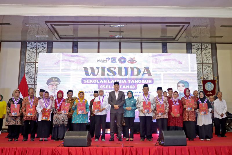 Wisuda 1.150 Lansia Surabaya, Program Selantang Meningkatkan Kesejahteraan